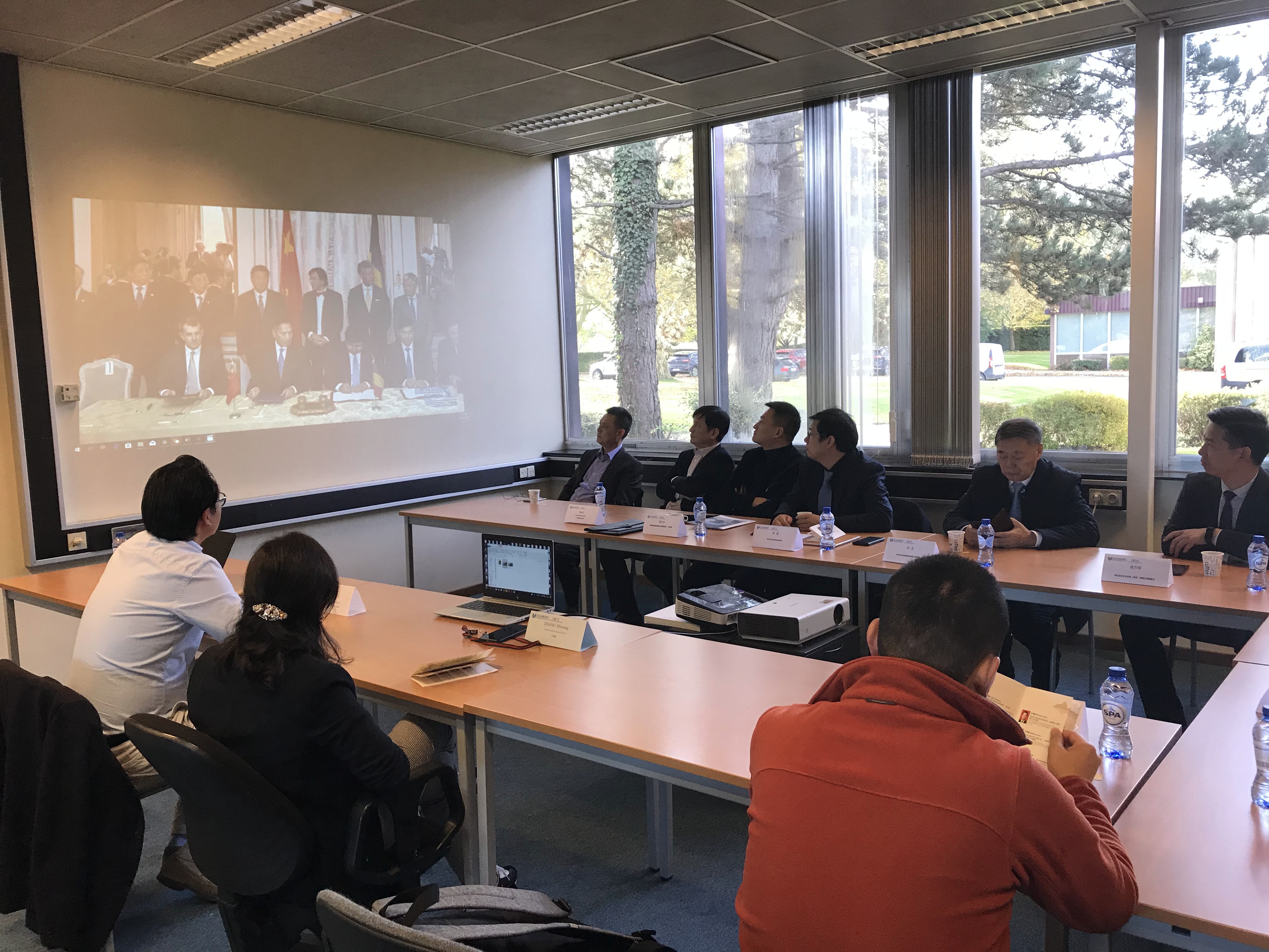 代表团在布鲁塞尔中比科技园区的交流座谈会